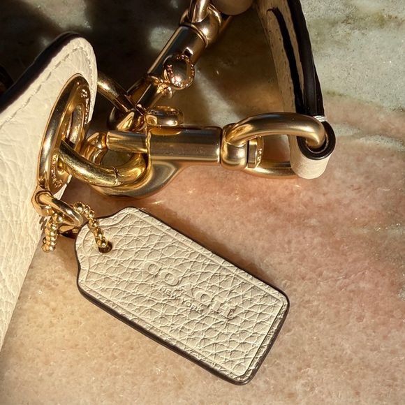 Coach EUC Off-White Leather shoulder & Crossbody Bag - Picture 16 of 16